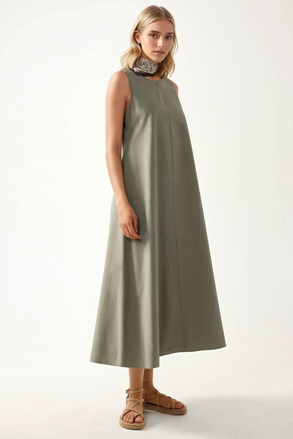 Crew Neck Sleeveless A-Form Maxi Dress