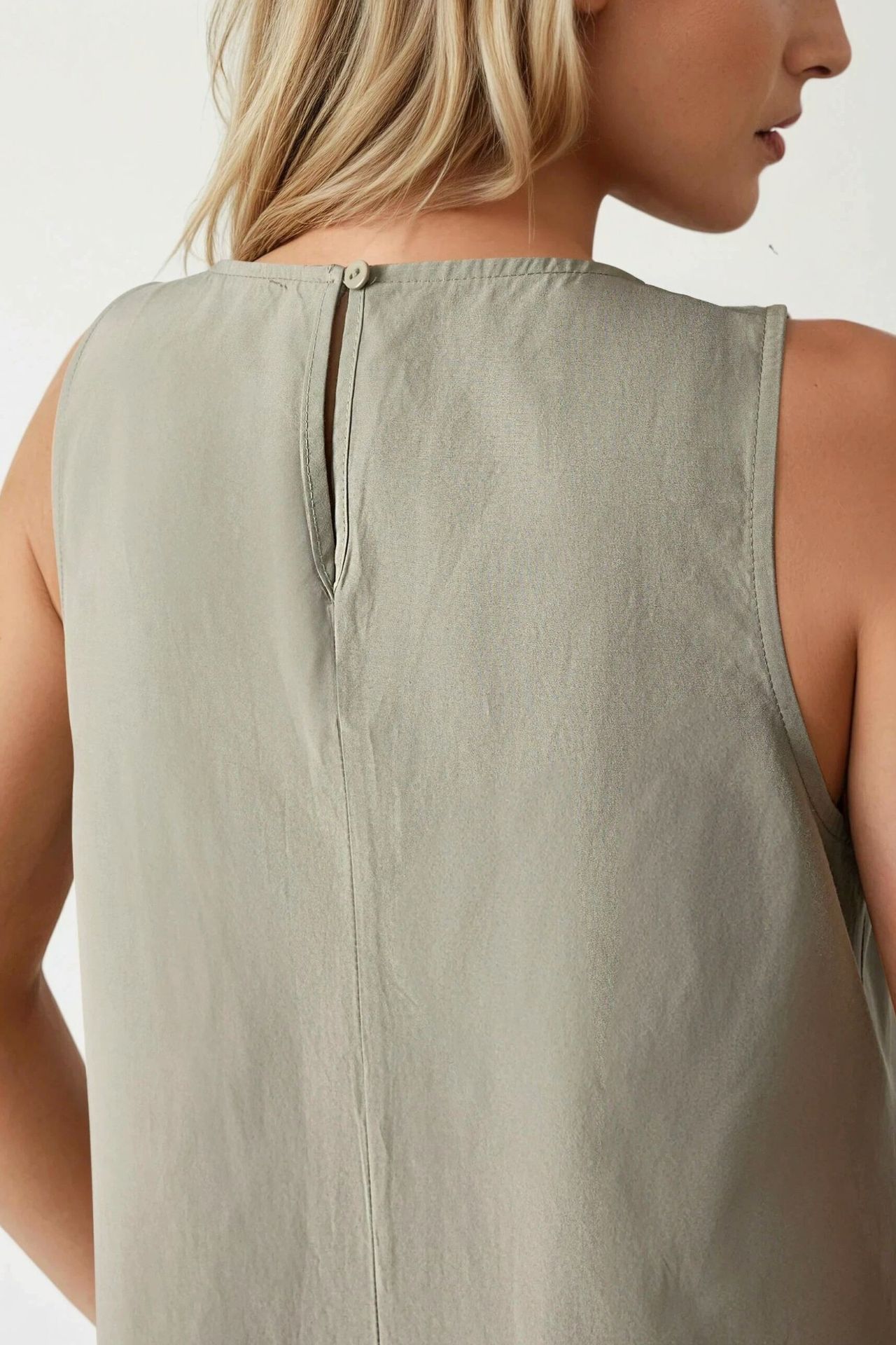 Crew Neck Sleeveless A-Form Maxi Dress