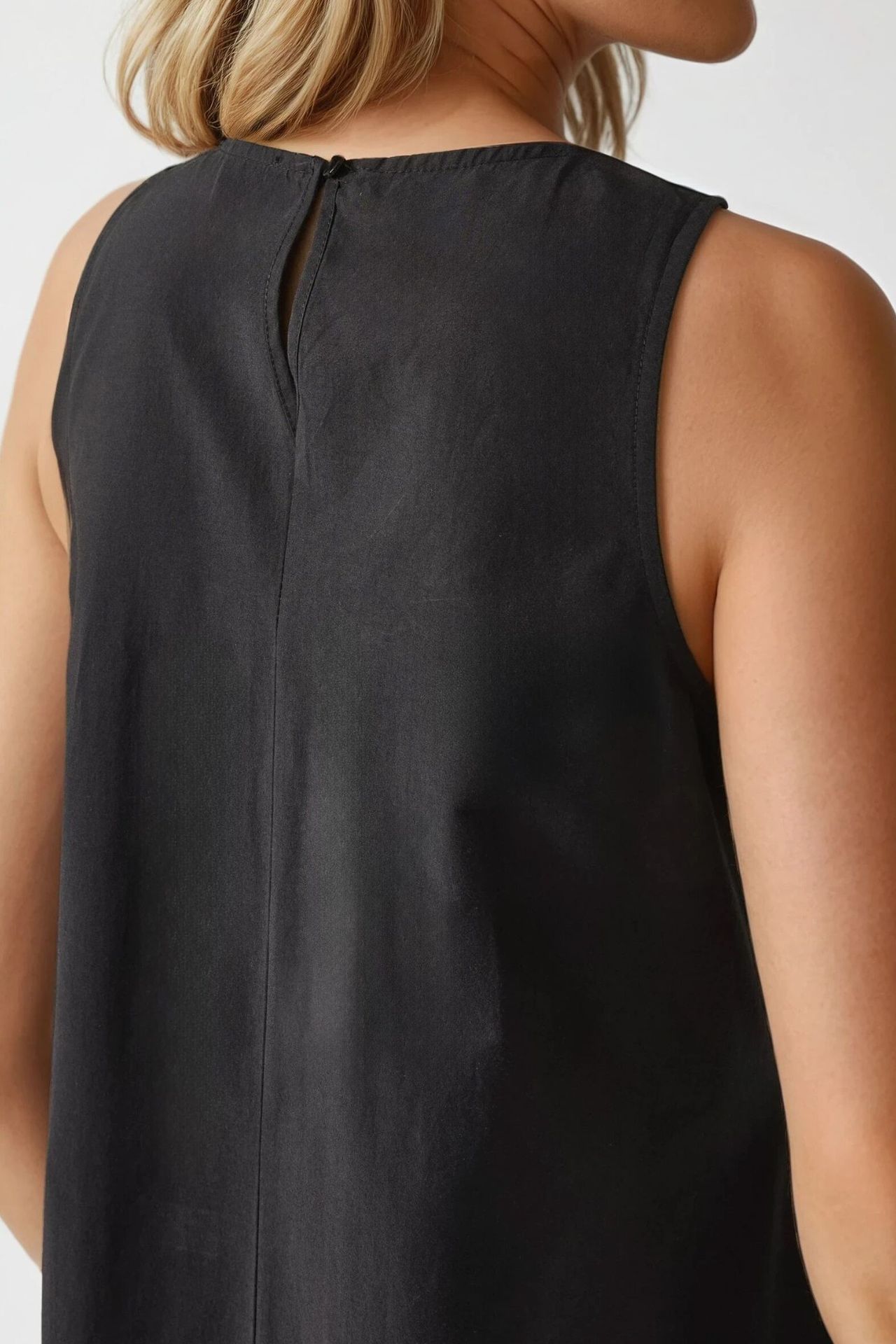 Crew Neck Sleeveless A-Form Maxi Dress