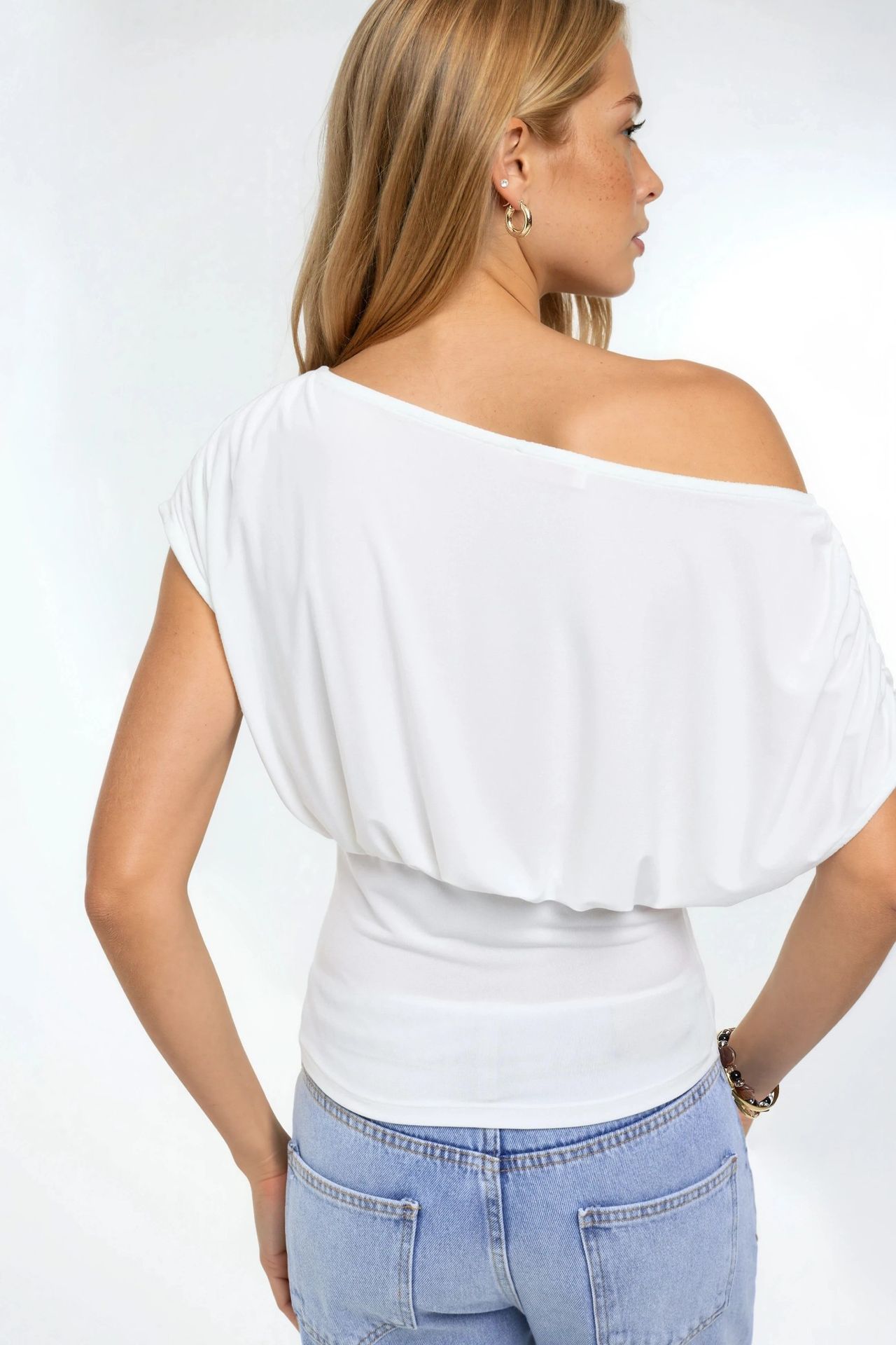 Asymmetrical Neck Short Sleeve Knit Blouse 3
