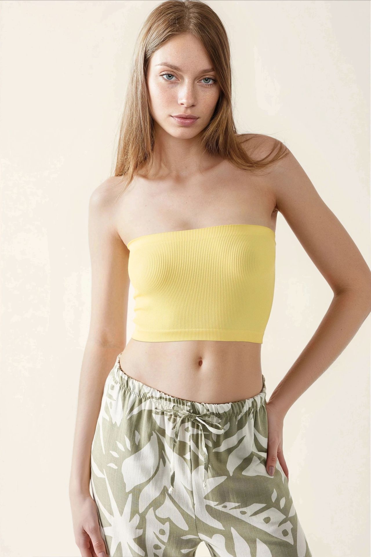 Slim Fit Strapless Ribbed Crop Top 1
