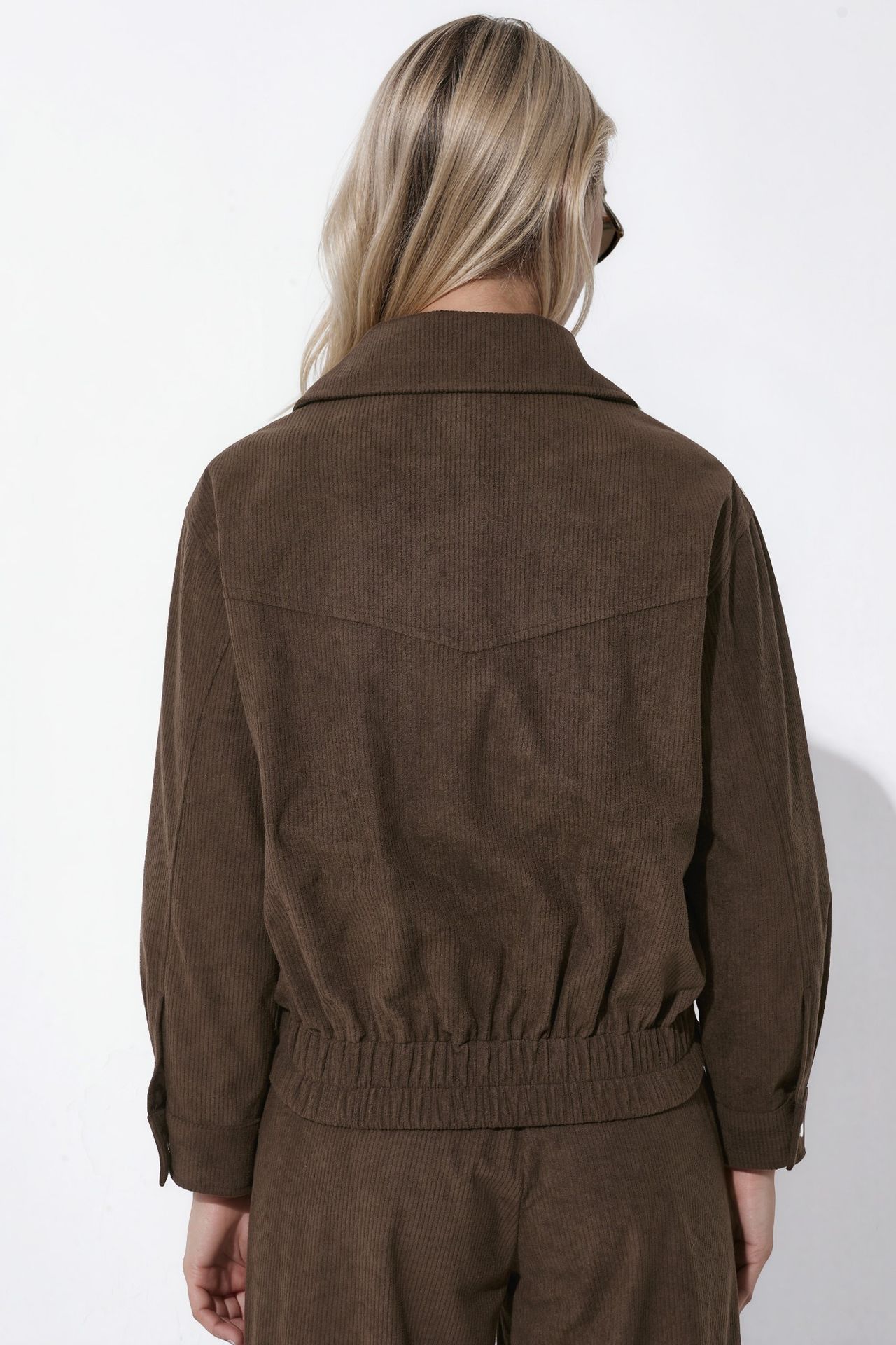 Velvet Jacket with Pocket Detail 3