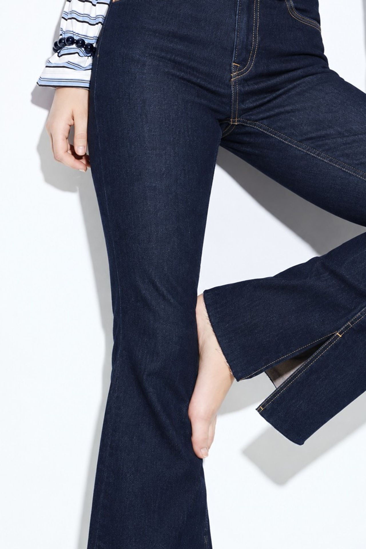 H74 Slim Fit Flared Jeans 3