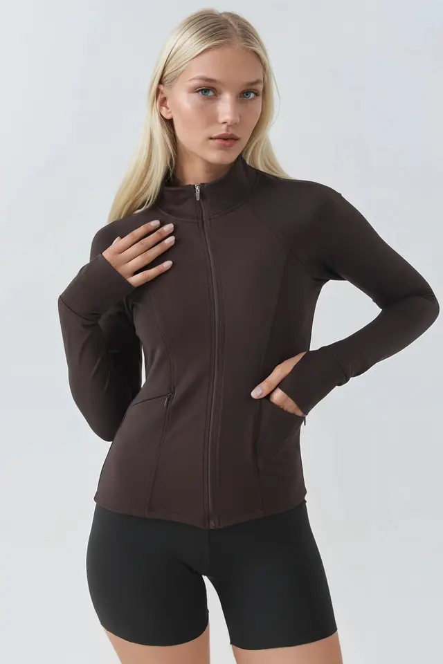 Fitted Knitted Turtleneck Active Top