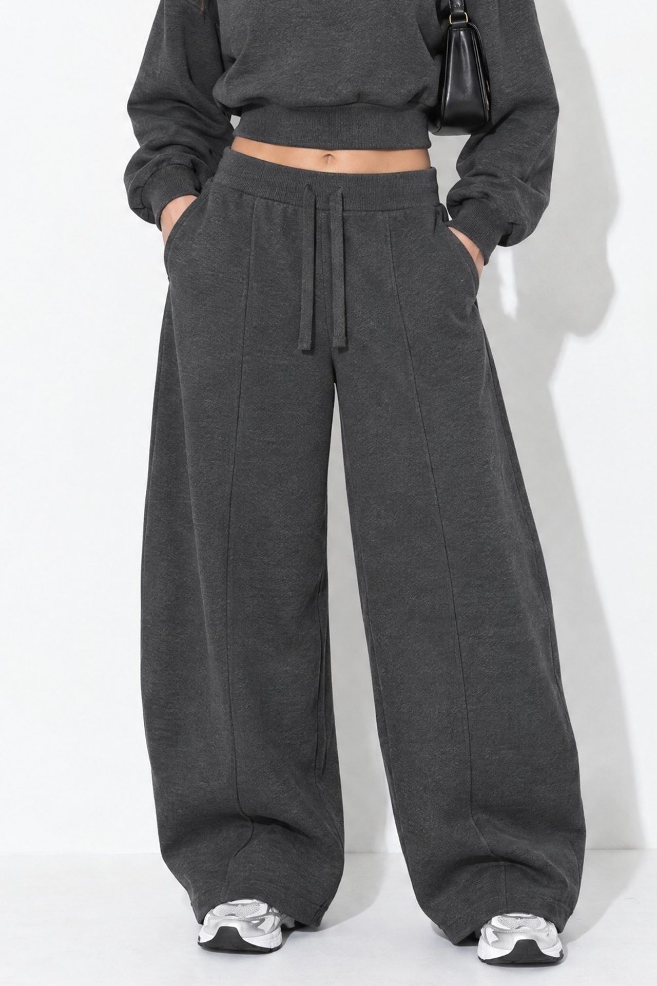 Barrel Fit Wide Leg Jogger Pants 1