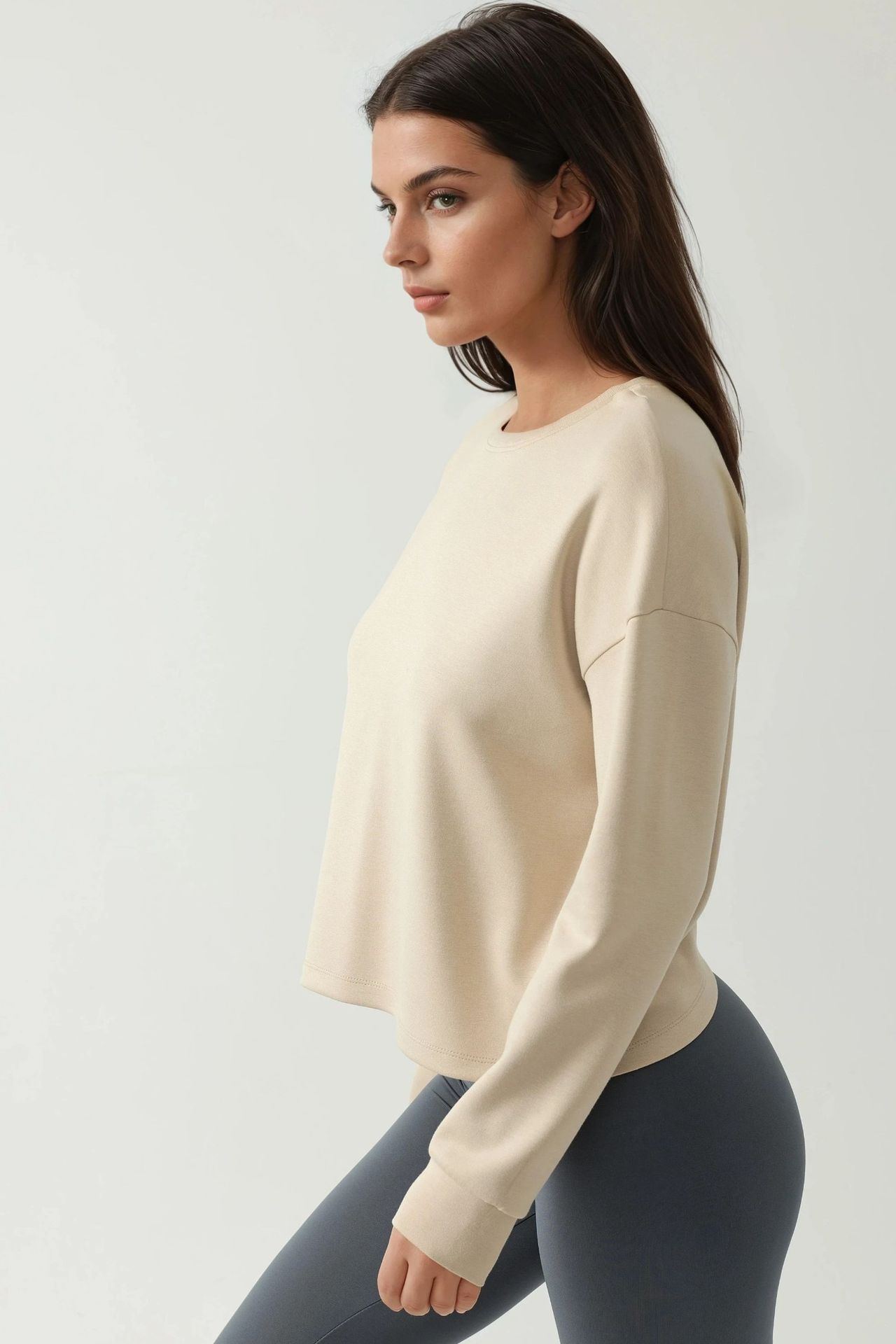 Back Slit Detailed Long Sleeve Sweatshirt 2