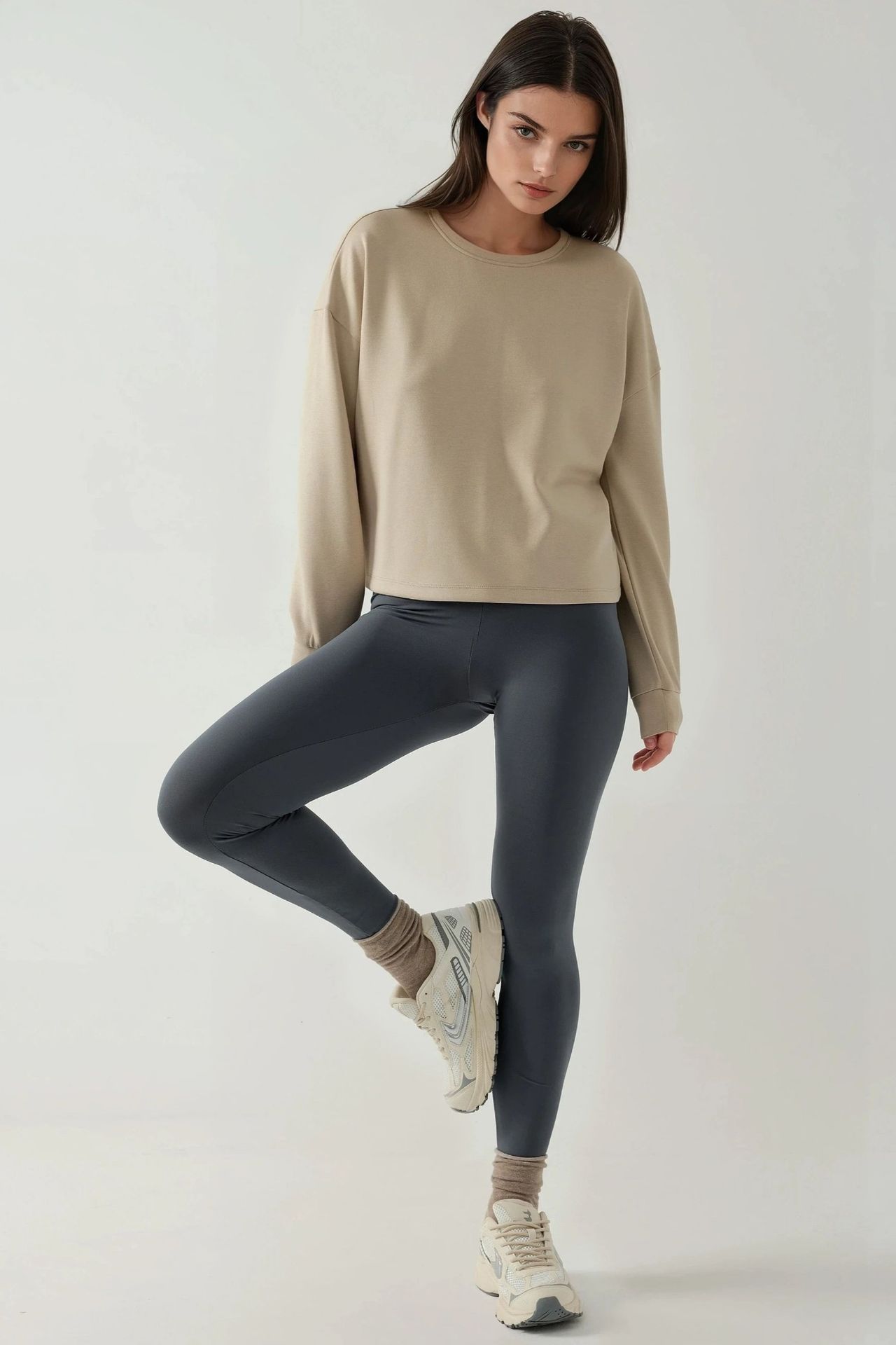 Back Slit Detailed Long Sleeve Sweatshirt 4