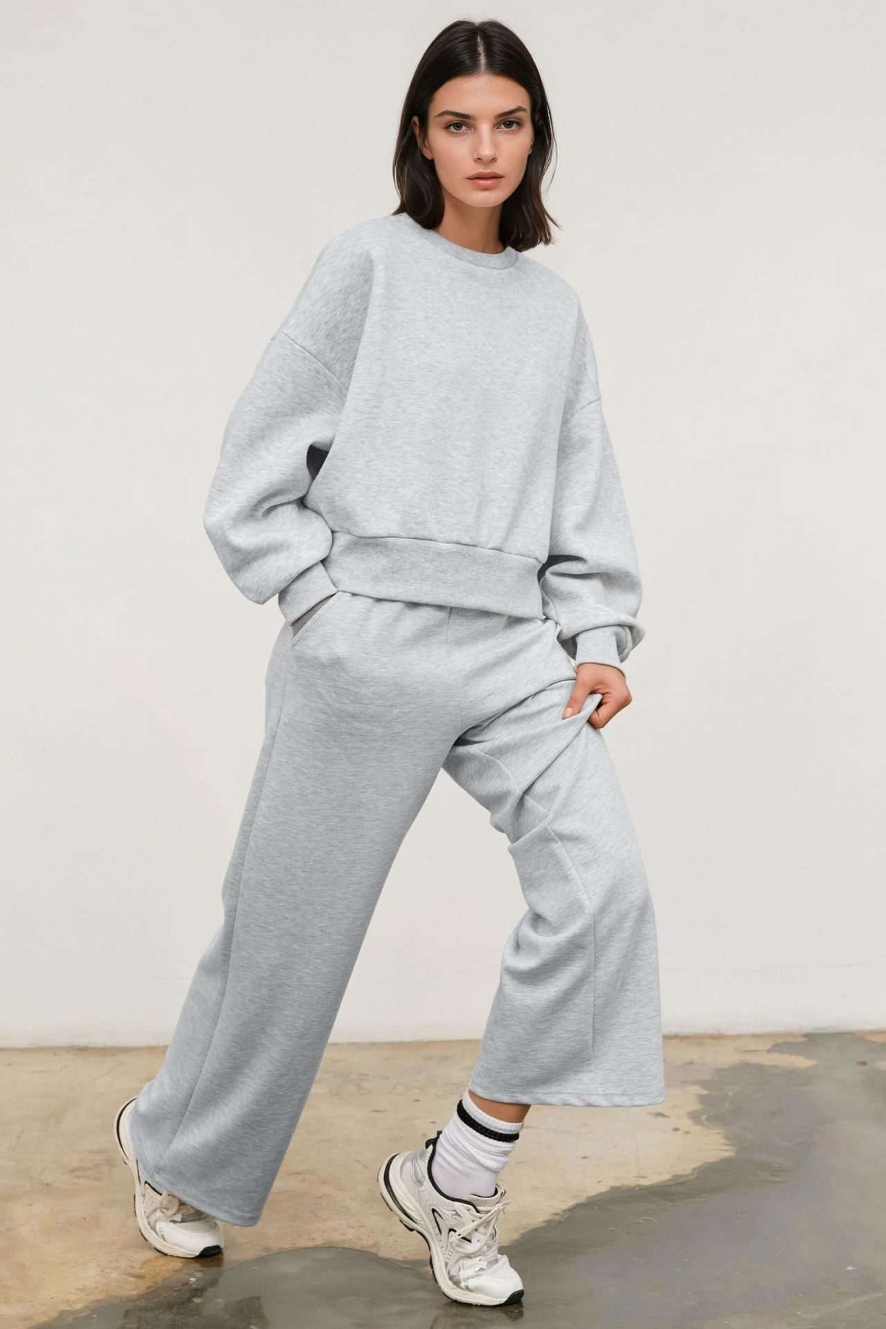 Loose Fit Crew Neck Knitted Raised Sweatshirt 4