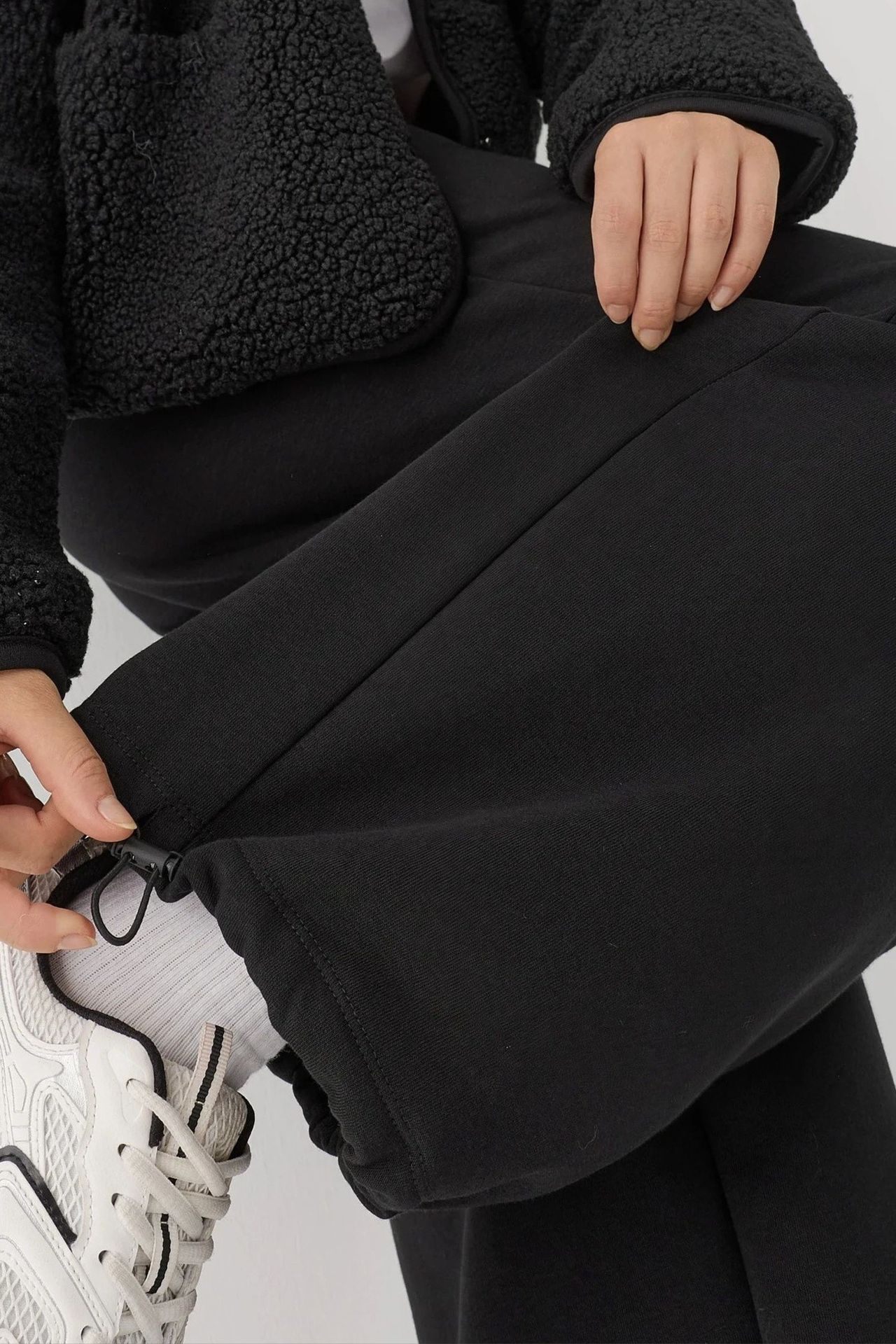 Barrel Fit Basic Raised Sweatpants 2