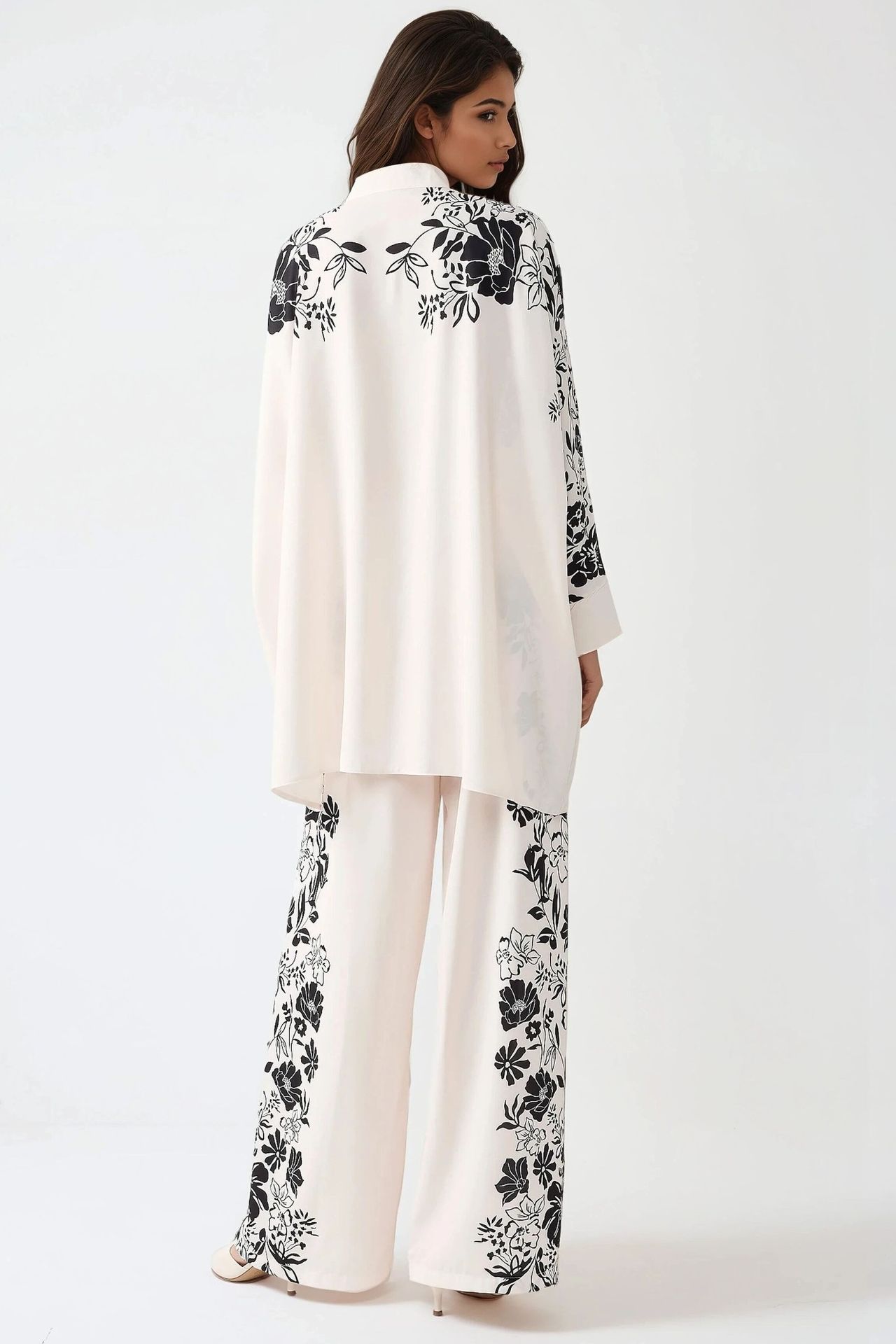 Printed Oversized Two-Piece Set with Crew Neck and Button Detail