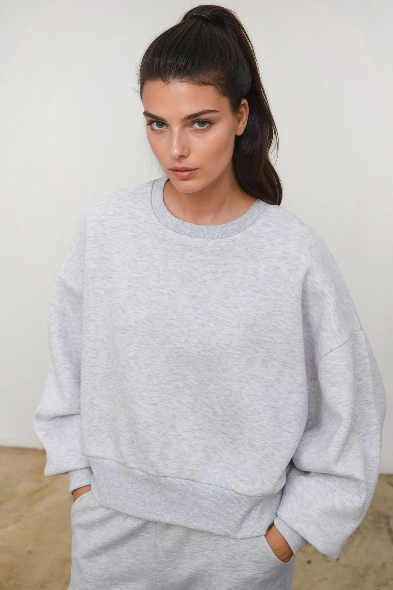 Loose Fit Crew Neck Knitted Raised Sweatshirt 2