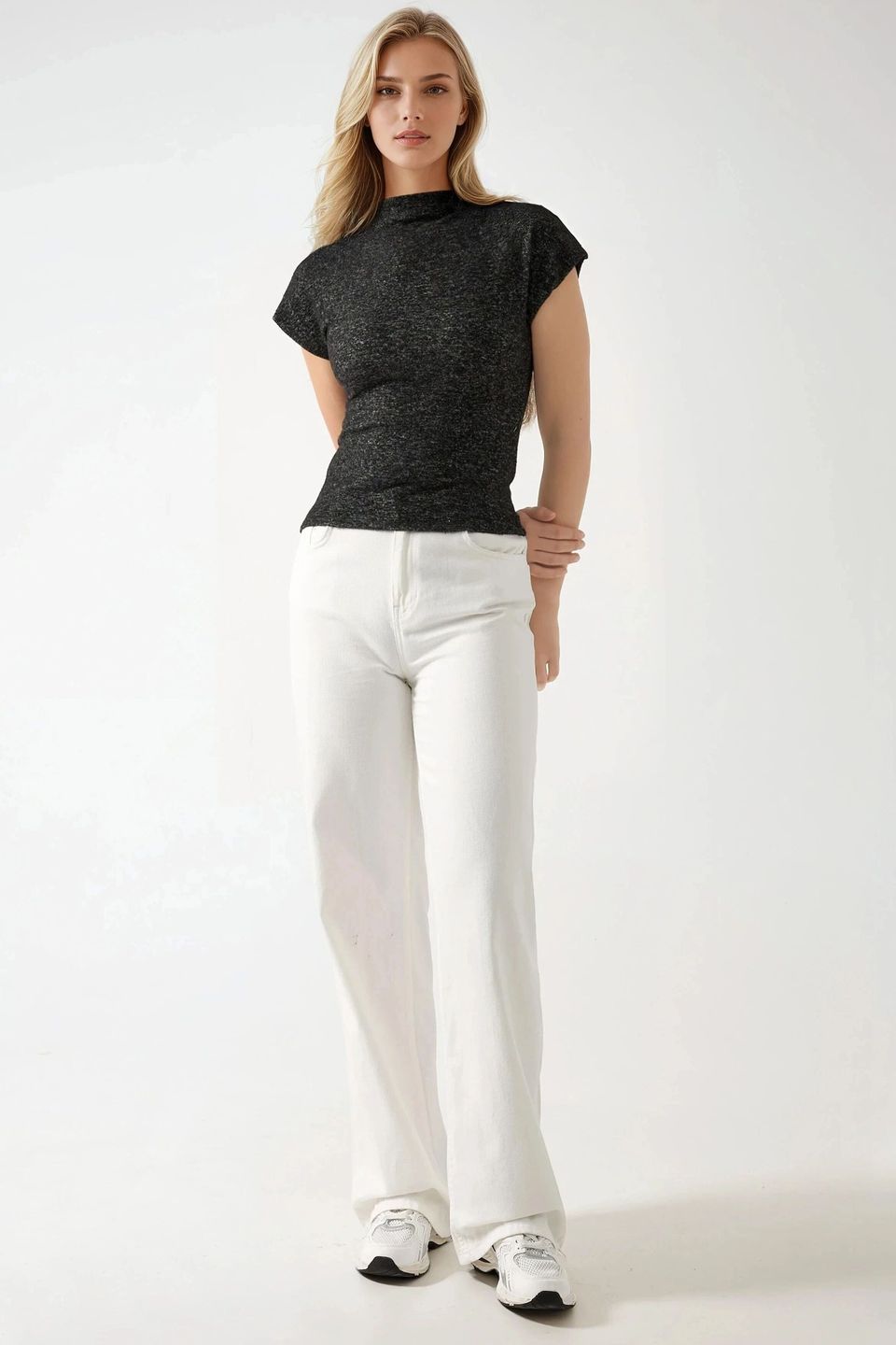 Textured Crew Neck Sleeveless Top