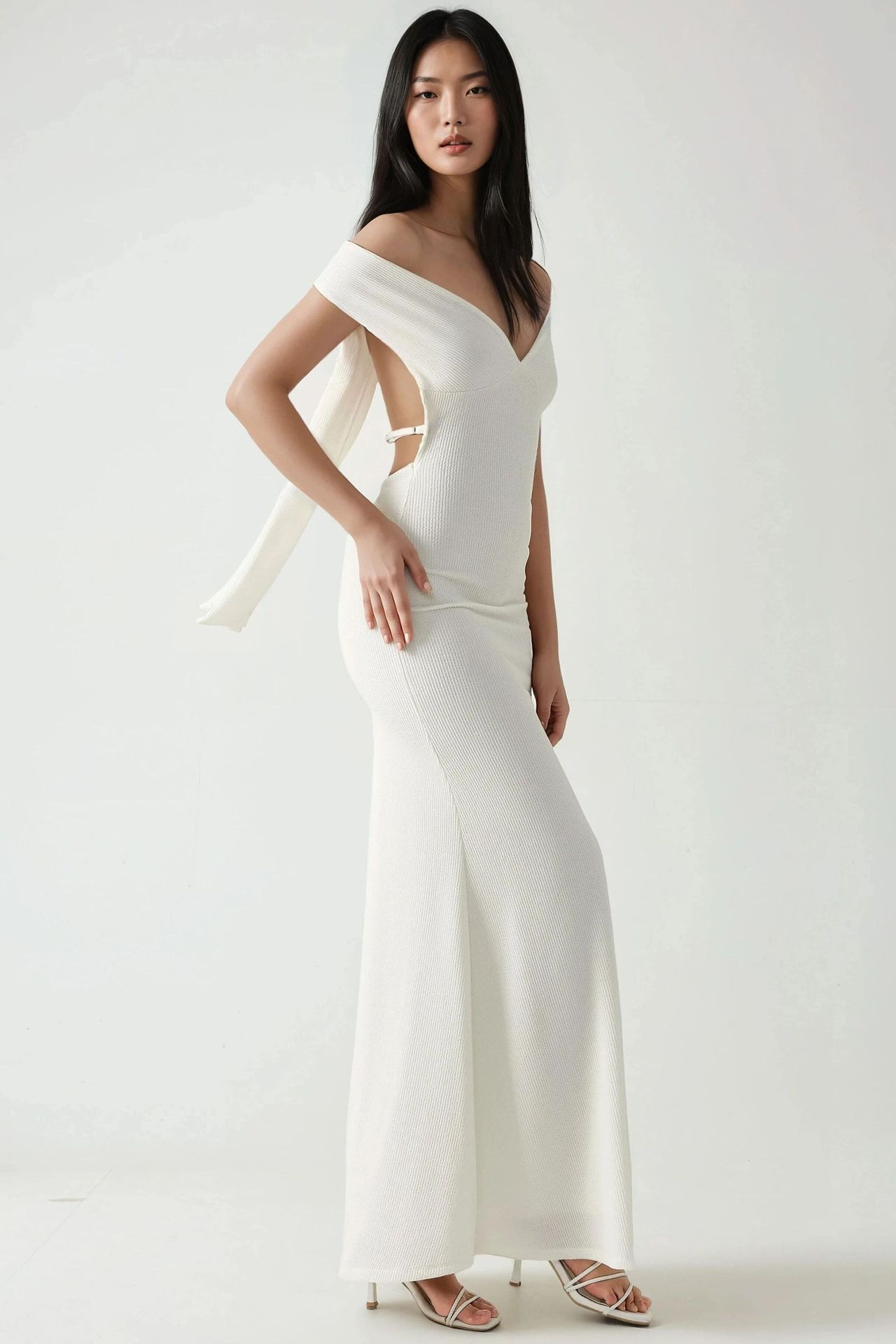 Maxi Dress with Heart Collar 5