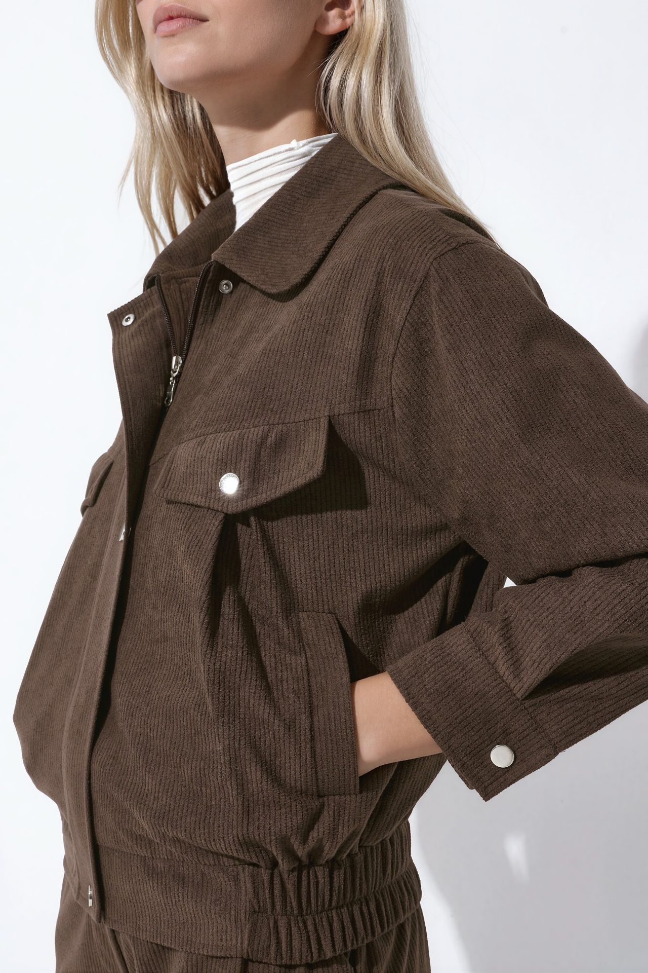 Velvet Jacket with Pocket Detail 5