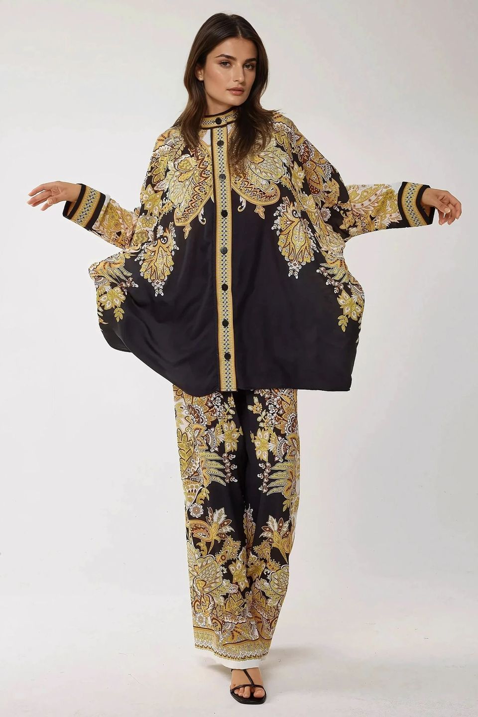 Printed Oversized Two-Piece Set with Crew Neck and Button Detail