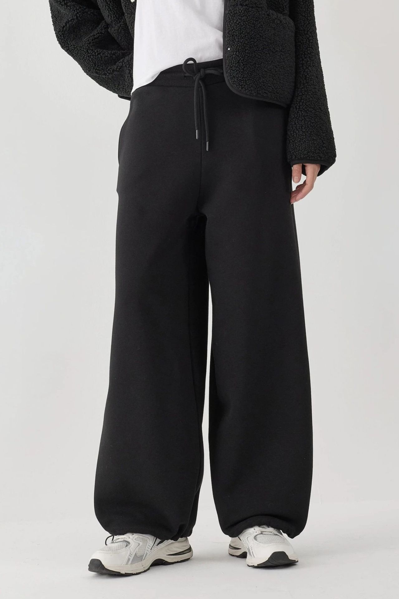 Barrel Fit Basic Raised Sweatpants 1