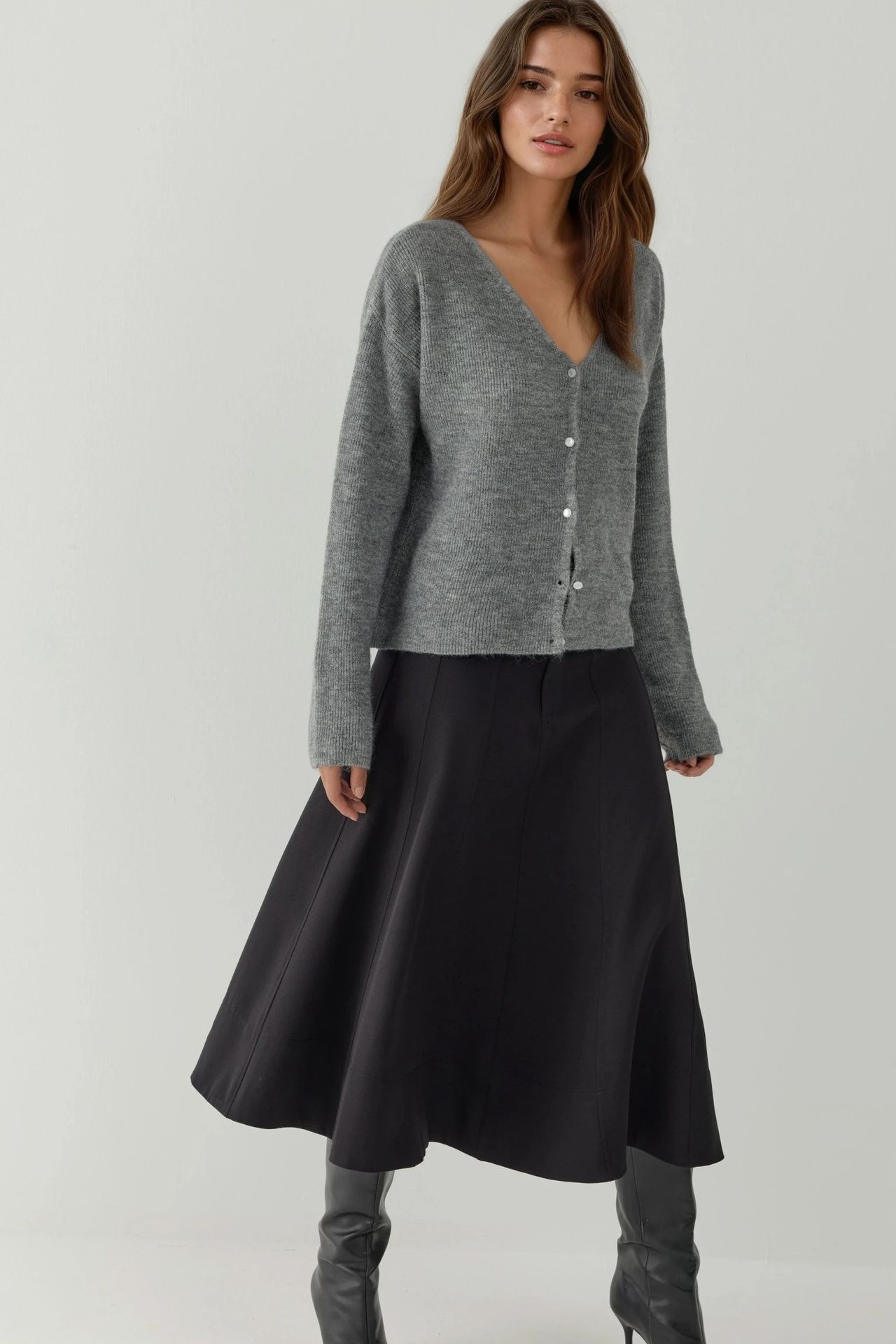 Ultra Soft V-neck Buttoned Dual-use Cardigan 4