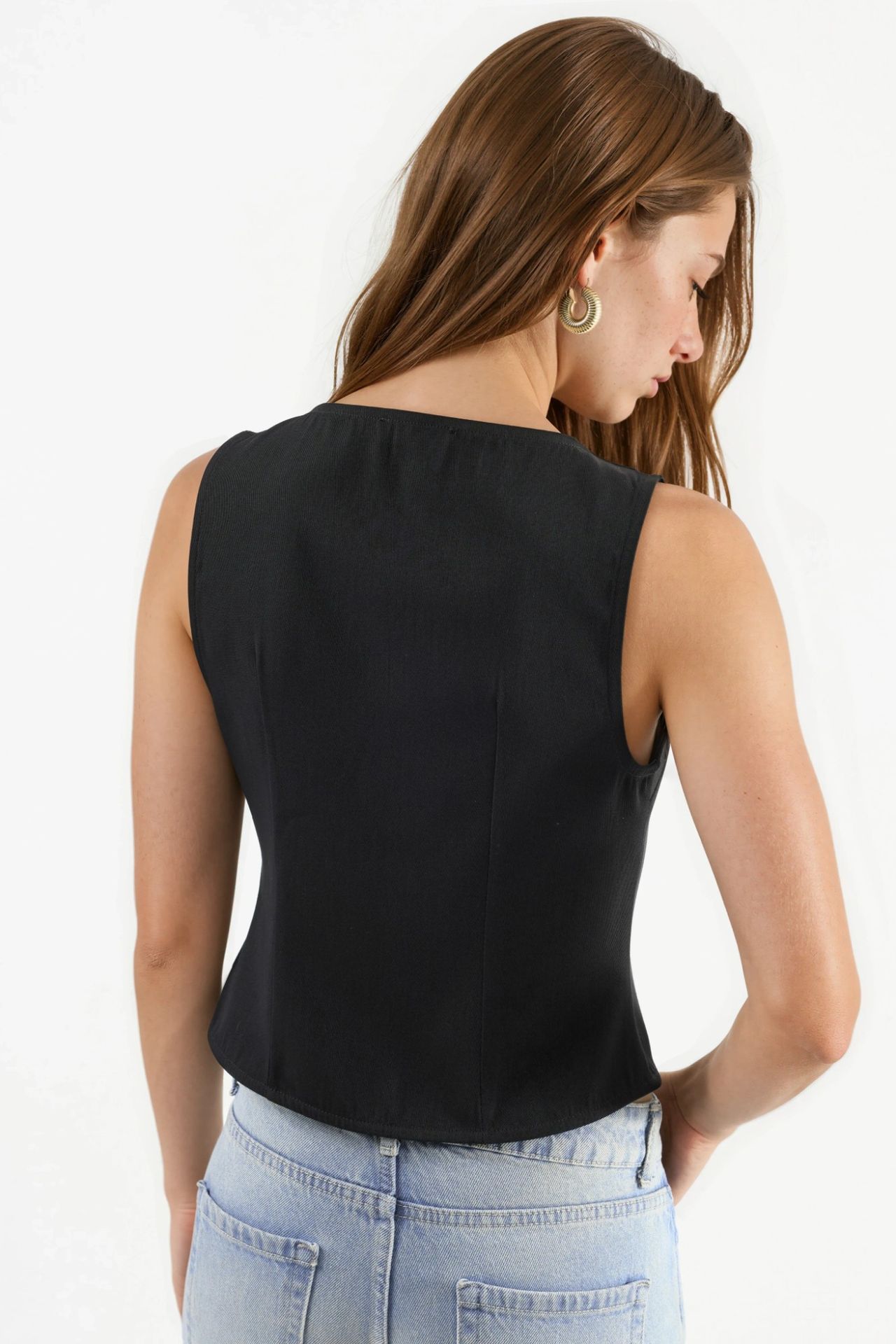 Buttoned Sleeveless Top 5