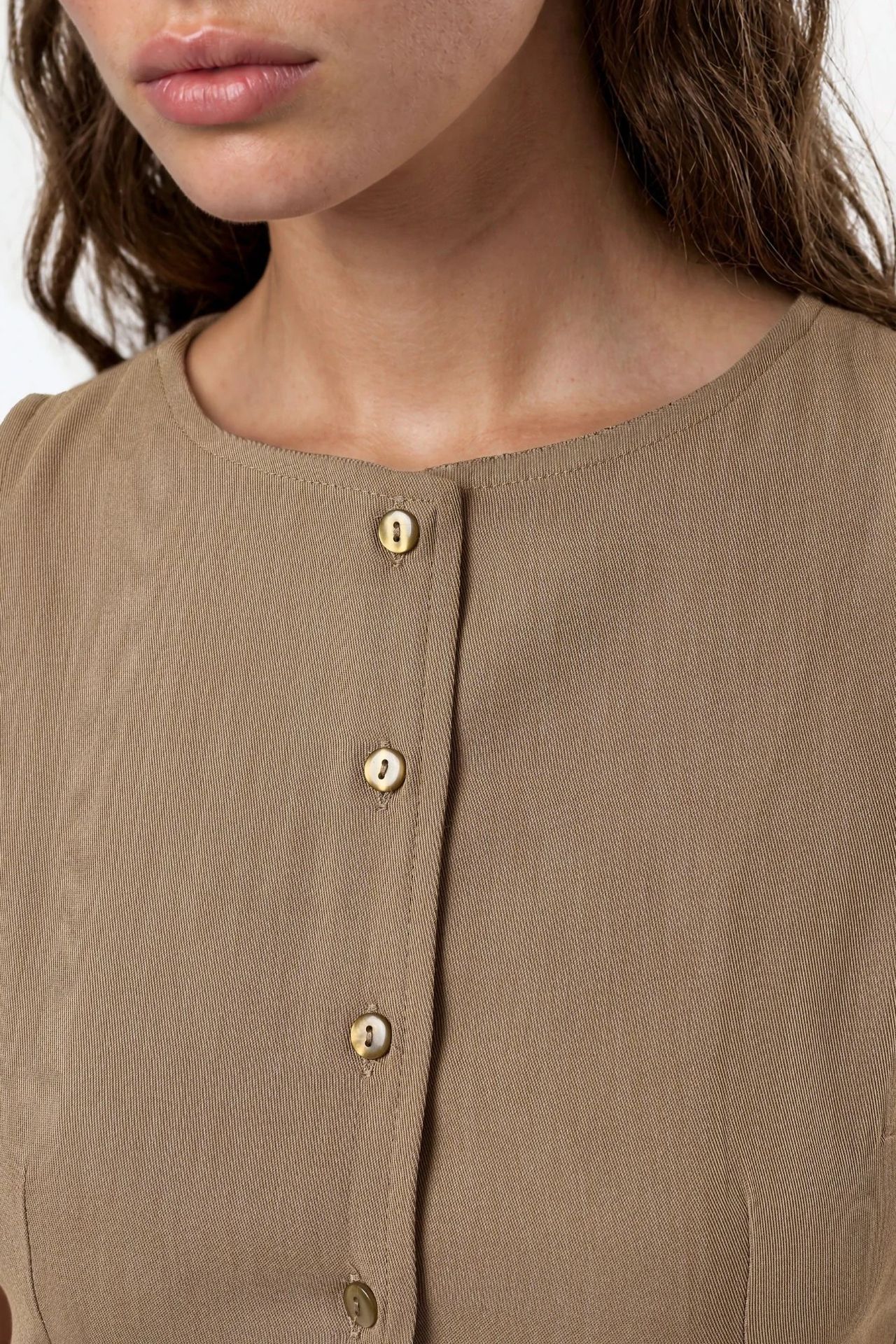 Buttoned Sleeveless Top 5