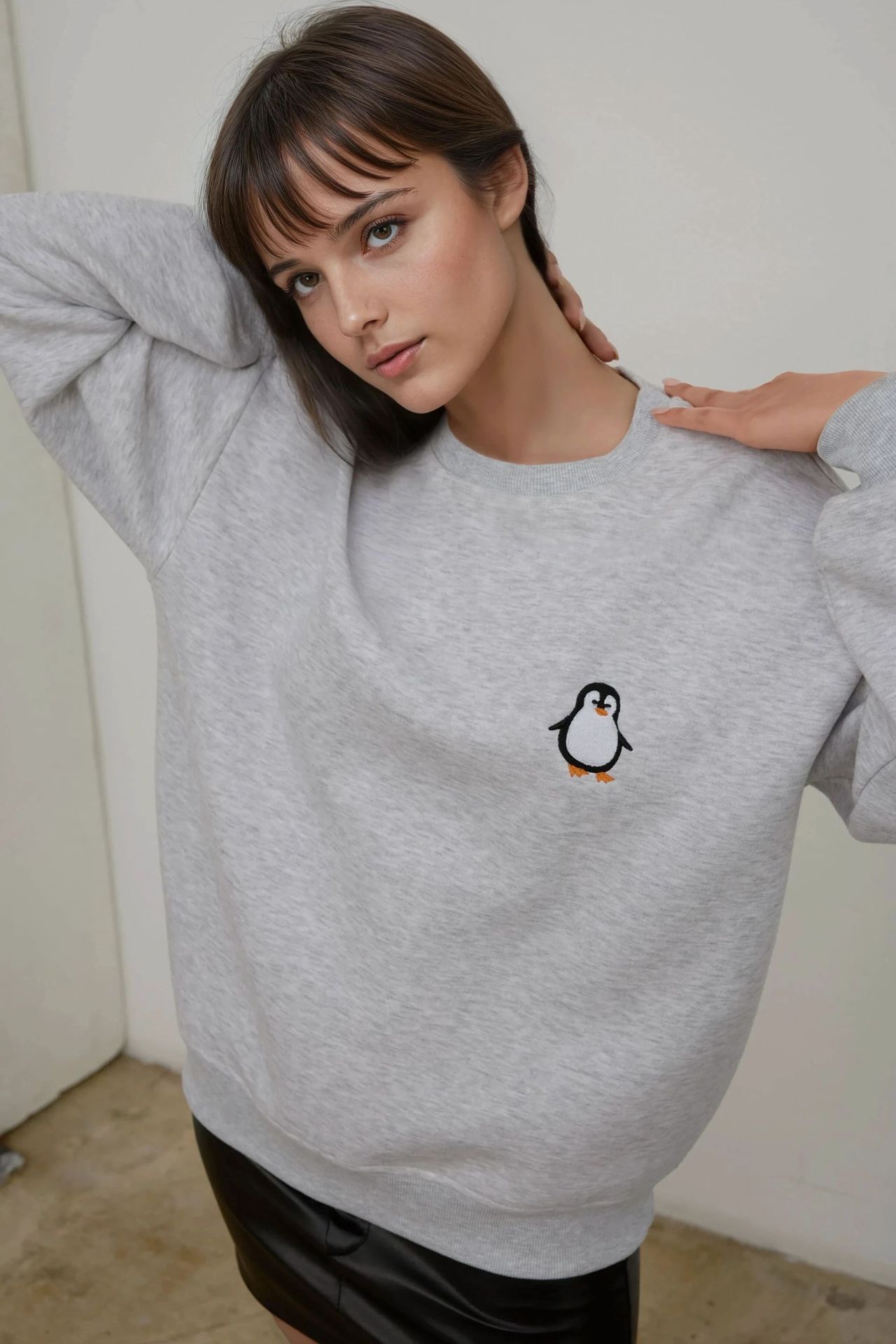  Comfort Animal Pattern Embroidered Raised Crew Neck Sweatshirt